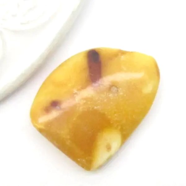 Mleczny Bursztyn 32x25x6 mm