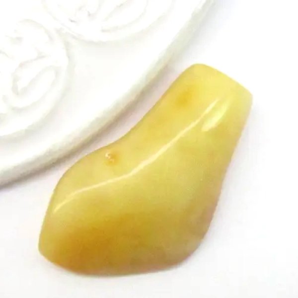 Mleczny Bursztyn 35x18x10 mm