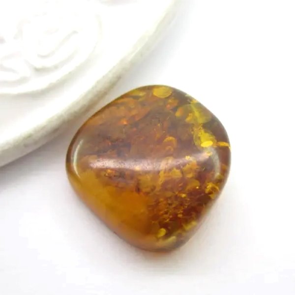 Koniakowy Bursztyn 20x20x7 mm zaokrąglony trapez
