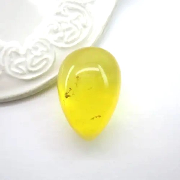 Bursztyn 33x22x19 mm kropla