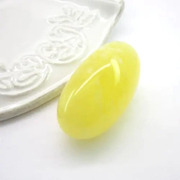 Mleczny Bursztyn 37x19x18 mm owal