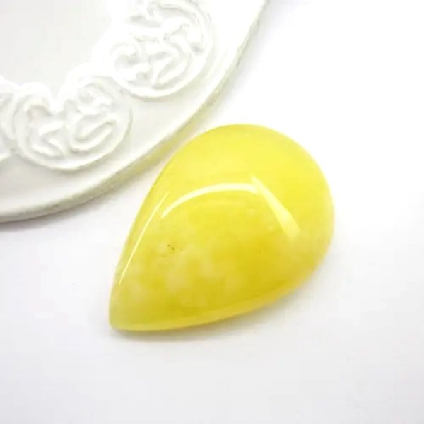 Mleczny Bursztyn 45x30x10 mm kropla