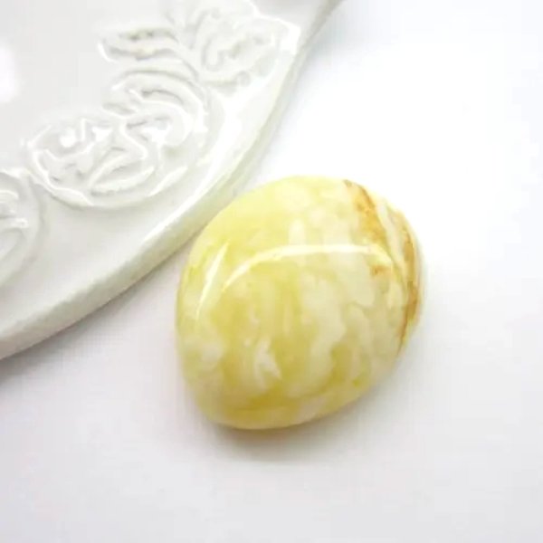 Mleczny Bursztyn 29x24x10 mm kropla