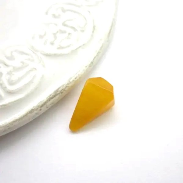 Fasetowany Bursztyn 15x8x8 mm stożek