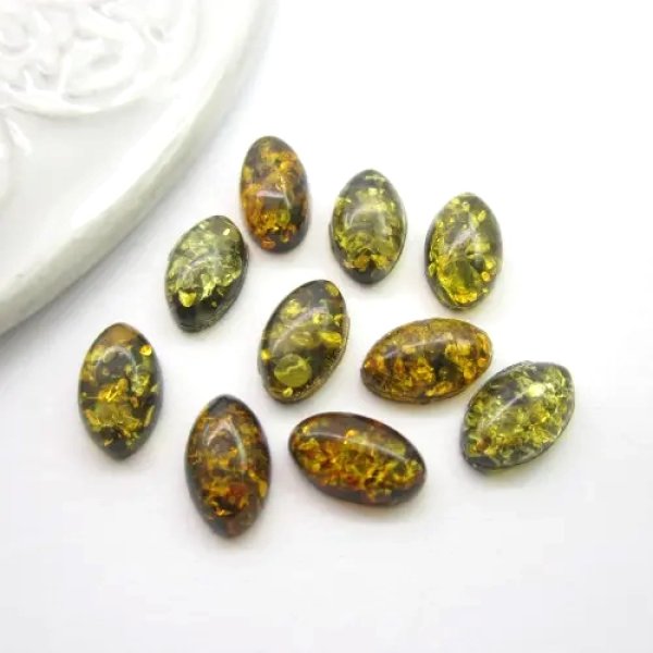Zielony Bursztyn 10x6x4 mm markizy (10 sztuk)