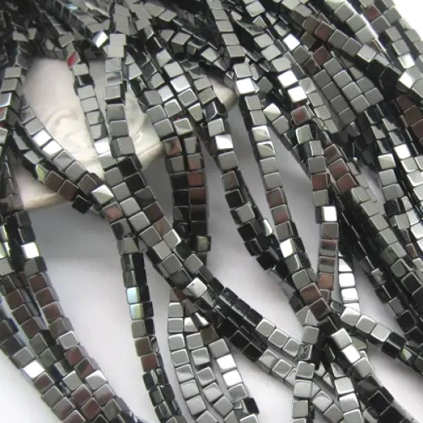 Hematyt stalowo-szary – kostka 3 mm, sznurek 40,5 cm, kamienie do biżuterii