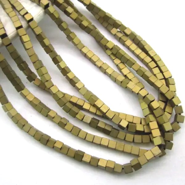 Hematyt złoty matowy kostka 3mm (sznurek)