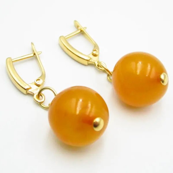 Bursztyn miodowy, matowy i srebro złocone - kolczyki kulki