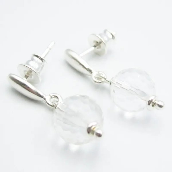 Kryształ Górski fasetowany w srebrze - kolczyki kulki, wiszące sztyfty