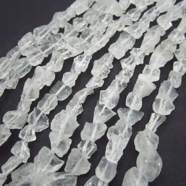 Kryształ Górski surowy bryłki - nieregularne (sznur)