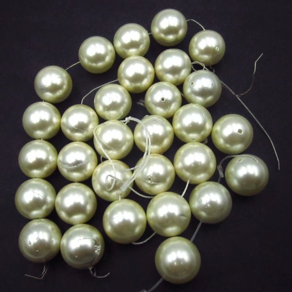 Perły Majorka białe kulki 15,5 mm (29 sztuk)