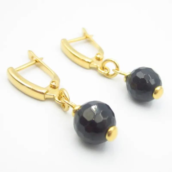 Turmalin czarny fasetowany w srebrze złoconym - kolczyki kulki