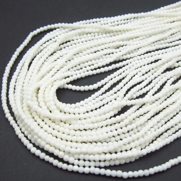 Koral biały kulki 2 mm (sznur)