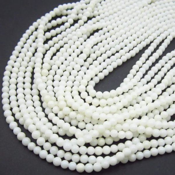 Koral biały kulki 2,8-3 mm (sznur)