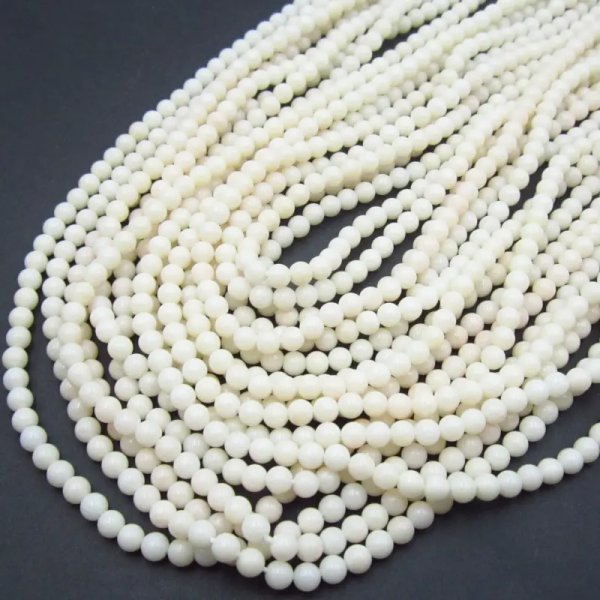 Koral biały kulki 4 mm (sznur)