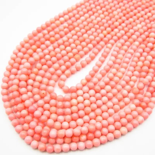 Koral różowy kulki 4 mm (sznur)