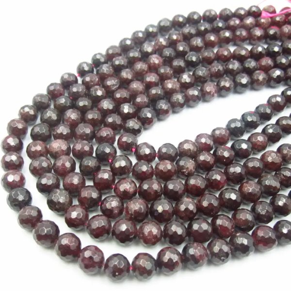 Granat fasetowany - kulki 9 mm (sznur)