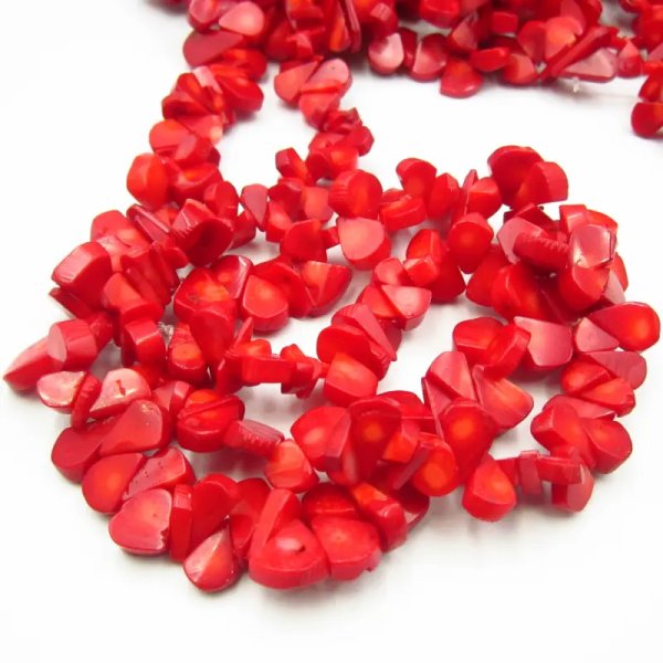 Koral czerwony łzy nieregularne (sznur)