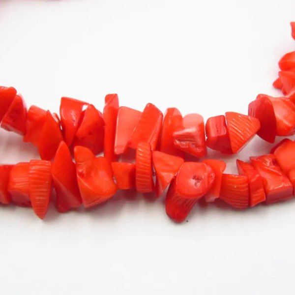 Koral czerwony sieczka (długi sznur 85 cm)