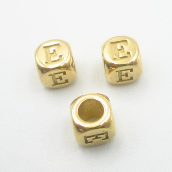 Srebro Ag złocone - przekładka kostka z literą E
