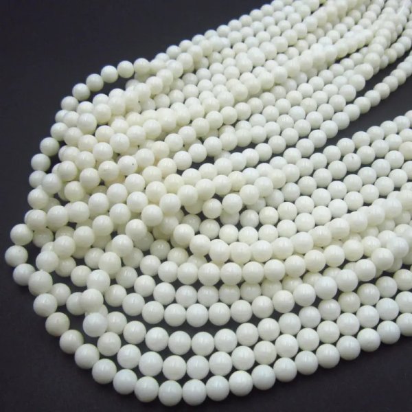 Koral biały kulki 5 mm (sznur)