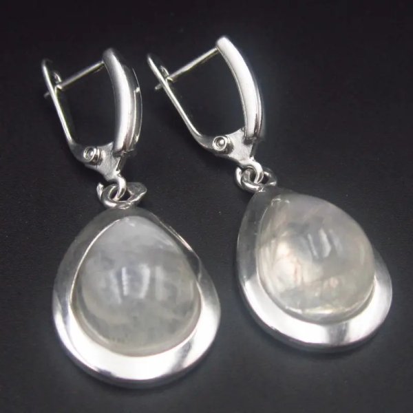 Kamień Księżycowy i srebro rodowane - kolczyki łezki (para)