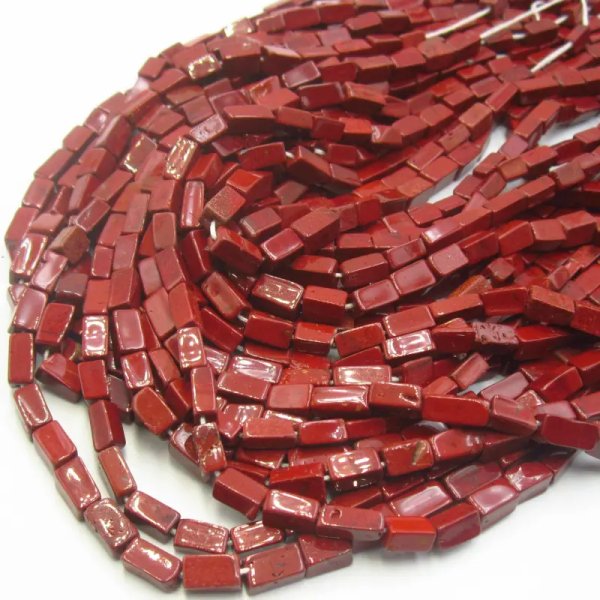 Jaspis - prostopadłościany 7x4 mm (sznur)