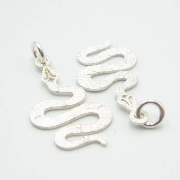 Srebro Ag - zawieszka wąż młotkowany 20x11 mm