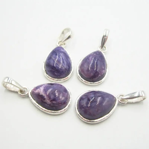 Czaroit i srebro młotkowane - zawieszka łza