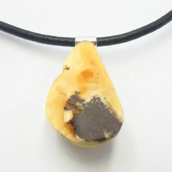 Naturalny Bursztyn biały i srebro - naszyjnik na rzemieniu (50,5 cm)