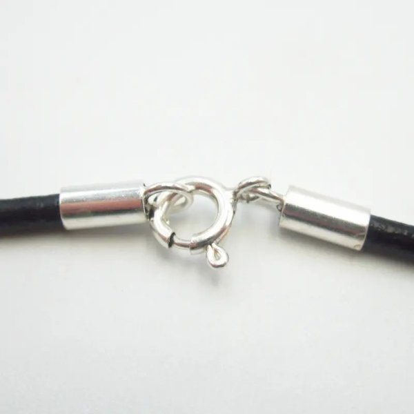 Naturalny Bursztyn biały i srebro - naszyjnik na rzemieniu (50,5 cm)