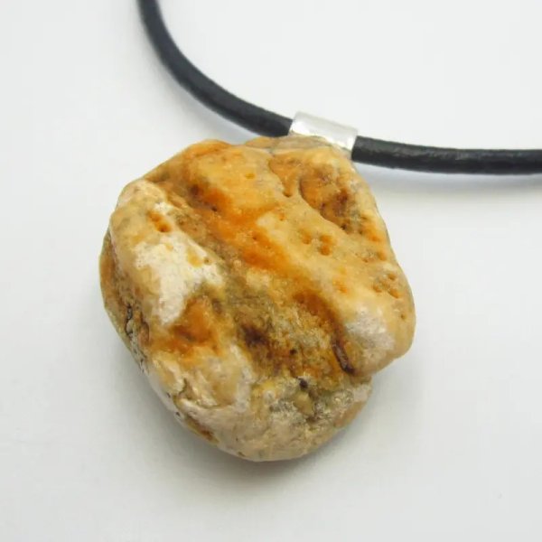 Surowy Naturalny Bursztyn Biały i srebro - naszyjnik na rzemieniu (50 cm)