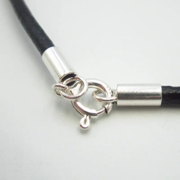 Surowy Naturalny Bursztyn Biały i srebro - naszyjnik na rzemieniu (50 cm)