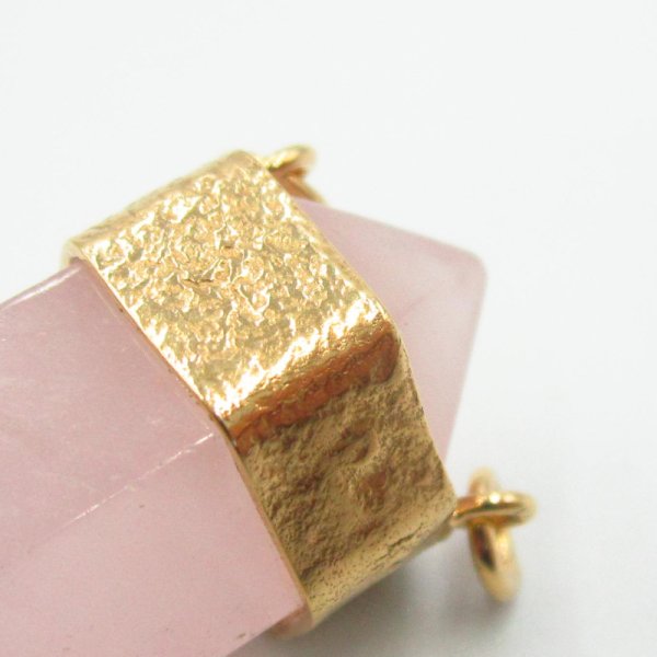 Zawieszka sopel Kwarc Różowy  w okuciu - młotkowane srebro złocone