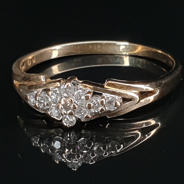 Pierścionek (vintage) - żółte złoto z brylantami (połowa XX wieku)