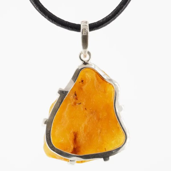 Naturalny Bursztyn mleczny, częściowo polerowany i srebro - naszyjnik na rzemieniu