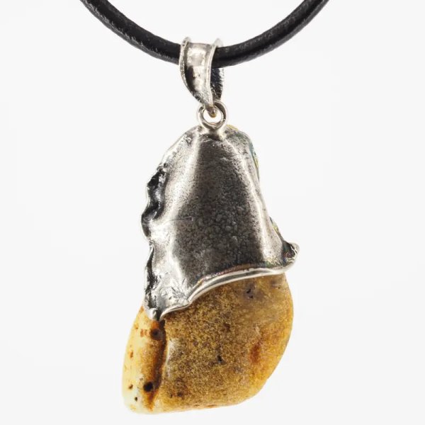 Naturalny Bursztyn częściowo polerowany i srebro oksydowane - naszyjnik na rzemieniu