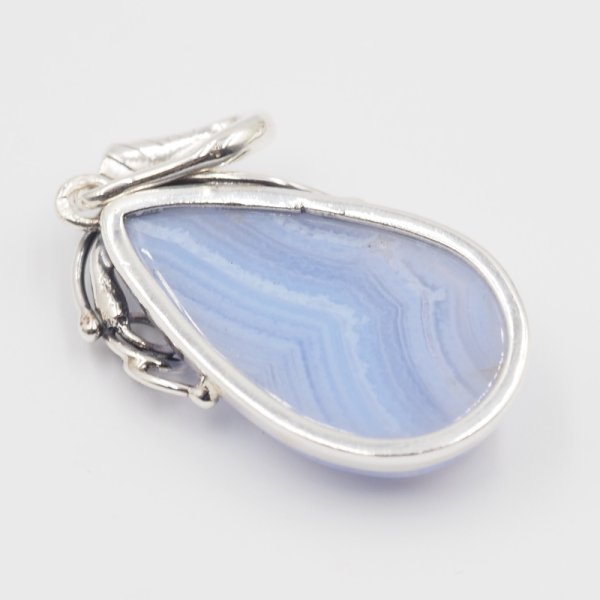 Chalcedon i srebro oksydowane - zawieszka łza z liściem