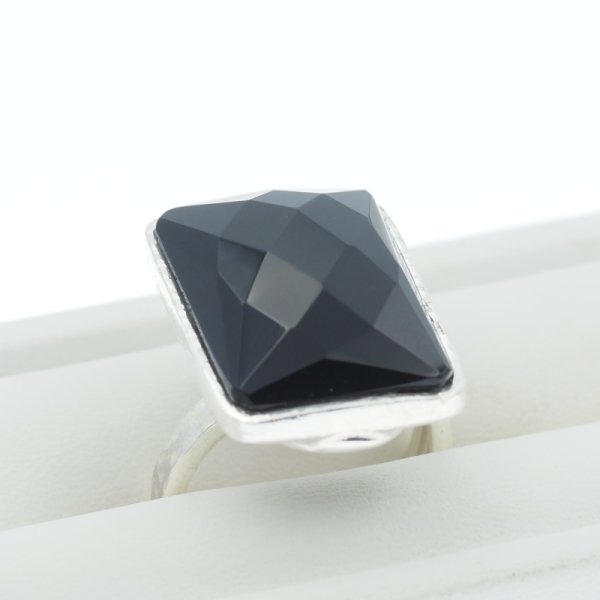 Onyks fasetowany w srebrze -  regulowany pierścionek (Rozmiar Jubilerski 16)