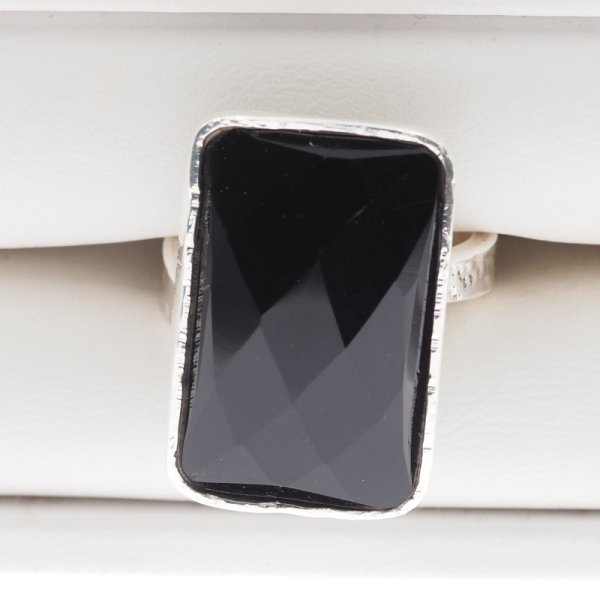 Onyks fasetowany w srebrze -  regulowany pierścionek (Rozmiar Jubilerski 16)