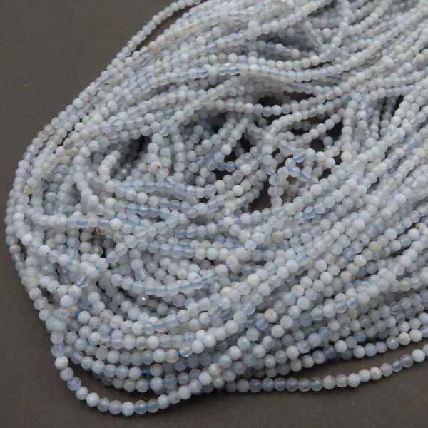 Chalcedon fasetowany kulki 2 mm – sznur ok. 38 cm