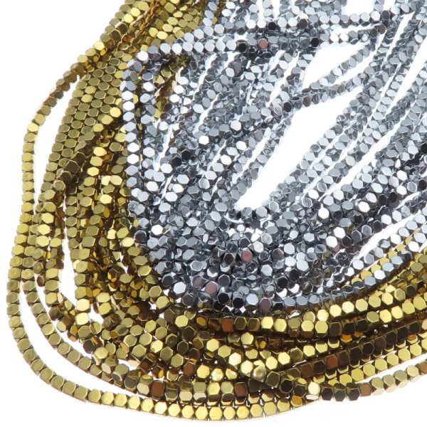 Hematyt srebrny lub złoty kostka z ciętymi rogami 2x2 mm – sznur ok. 38 cm