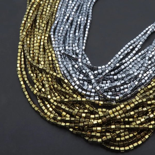 Hematyt srebrny lub złoty kostka z ciętymi bokami 2x2 mm – sznur ok. 38 cm