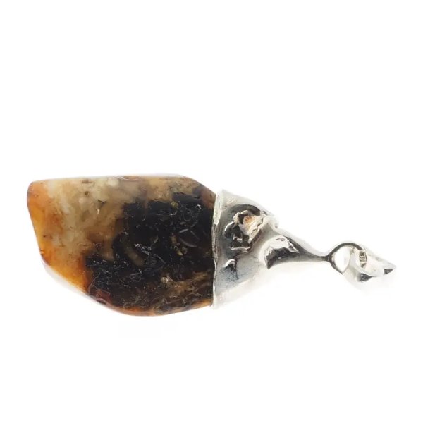 Bursztyn i srebro młotkowane - wisiorek