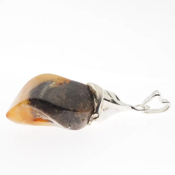 Bursztyn i srebro młotkowane - zawieszka
