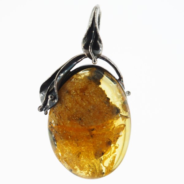 Bursztyn ze szczątkami organicznymi i srebro oksydowane - zawieszka z liśćmi