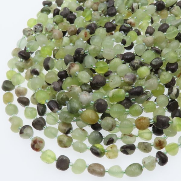 Jaspis zielony pastylki nieregularne – sznur ok. 38 cm