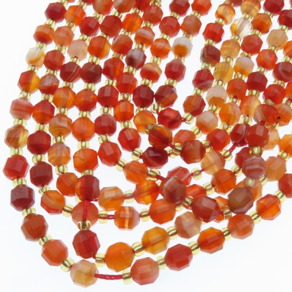 Agat czerwony fasetowany - wielościany 6 mm (sznur)
