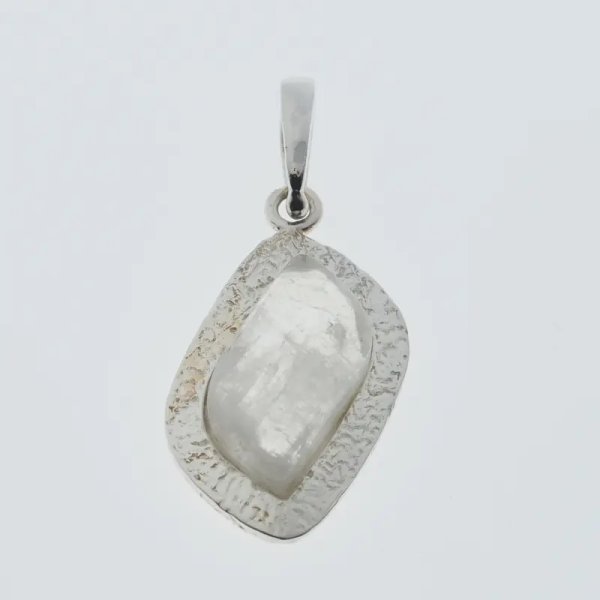 Kamień Księżycowy i srebro młotkowane - wisiorek