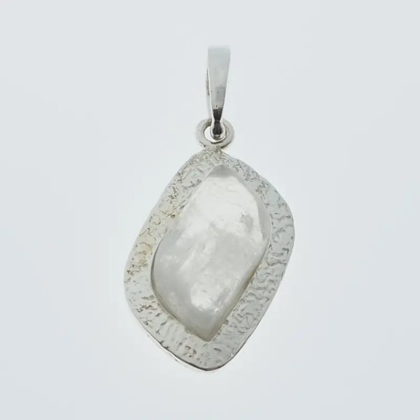 Kamień Księżycowy i srebro młotkowane - wisiorek